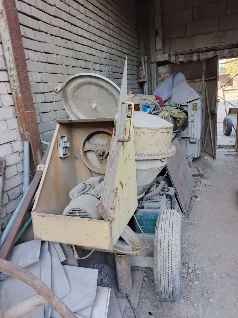 السلام عليكم مجموعه غراض للبيع كربلاء حي الصناعه رولات سحب مع تورنه مع مخراطات مع خباطه التواصل على الهاتف فقط ***********
