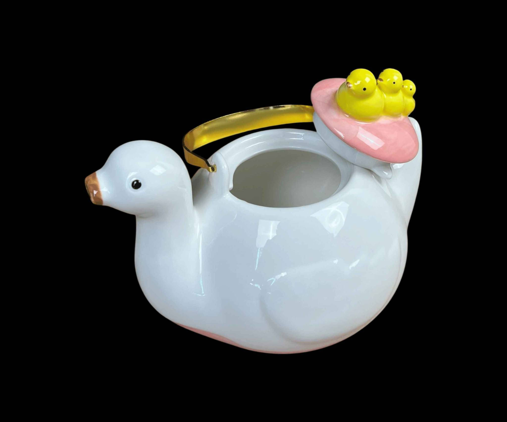 قوري شاي بتصميم البطات الثلاث

لاستخدامات:

يمكن استخدام هذا القوري الفريد لتقديم الشاي أو القهوة بطريقة مميزة في المناسبات الخاصة أو في الطاولات اليومية.

مثالي للاستخدام في المكاتب، المنازل، أو كمكون زخرفي لإضافة لمسة من الأناقة والمرح.

المميزات:

تصميم مبتكر على شكل بطة مع ثلاث بطات صغيرة تضفي لمسة من المرح والجمال.

مصمم من مادة السيراميك عالية الجودة التي تضمن المتانة والمظهر الجذاب.

مزود بمقبض معدني ذهبي يسهل حمله.

سعة جيدة للاستخدام اليومي مع تصميم سهل الاستخدام.

محتويات الصندوق:

قوري سيراميك مزخرف بتصميم بطة.

الملاحظات:

يجب تنظيفه بعناية لتجنب الخدوش على السطح الزخرفي.

يحفظ بعيدًا عن الأطفال بسبب الأجزاء الصغيرة.

مقاسات الكارتون:

طول: 17 سم

عرض: 17 سم

ارتفاع: 15 سم بغداد, العراق


**إذا كنت صاحب هذا الإعلان وتريد حذفه لأي سبب، رجاءا أرسل رسالة إلى الدعم الفني**