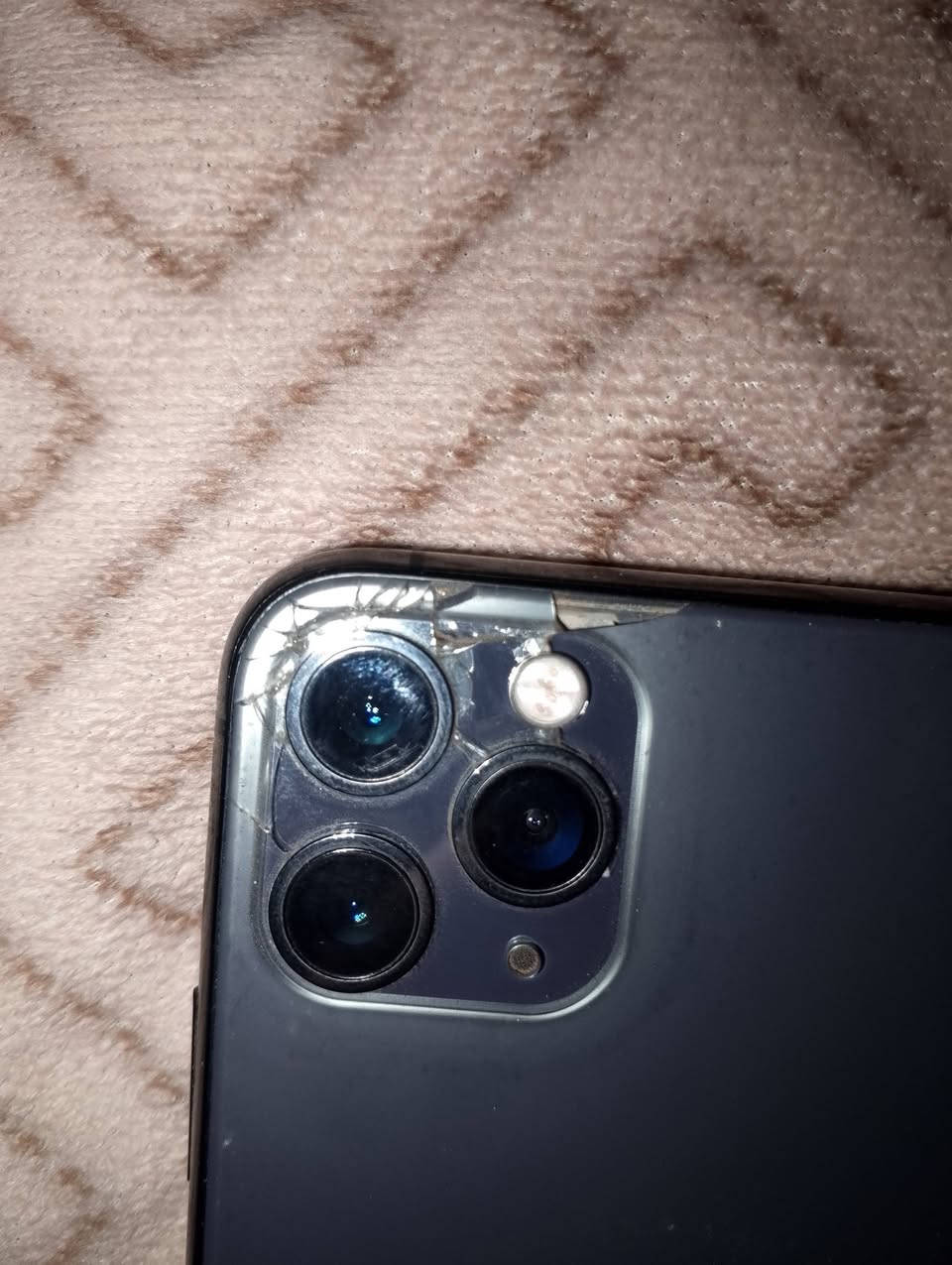 سلام عليكم ايفون 11 برو ماكس تلفون بلاد بطاريه 86ذاكره 256
بي بل ركن فطر بس تلفون نضيف سعر 340 او مراوس بدراجه 
مكان بغداد شعله هاذا رقم بي وتساب ***********
