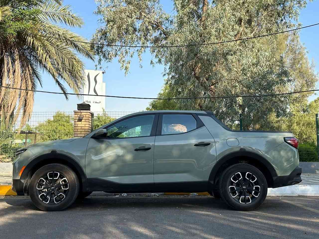 #عملية_بشكل_وتكفي_بكل_مكان_سعر_تنافسي
سانتا كروز 2023 
AWD دفع رباعي
محرك 2500 تنفس طبيعي بدون تيربو
تدفئه كشنات 
كرسي كهرباء 
ابل كار بلي وايرليس
رادار 
تحديد مسار
هاندبريك دكمه
مانع تصادم 
كامره خلفيه 
ماشيه 47.000 كيلو متر 

تقريبا 29.000 ميل

السياره على ايدي استوردتها
بالمزاد جانت ماشيه 20.000 ميل 

يعني بالعراق اقل من 10.000 مشت 

بجم كبس 
حادث خلفي بسيط موجوده صور المزاد بالمنشور 

باب الصندوق تبديل + صبغ
سحب خشم الشاصي الخلفي بلا تعمير (بدون صبغ ولا معجون) فقط تعديل سحب بسيط جدا 

***********

مكاني الكاظمية المقدسة

#السعر_الطلب_في_التعليقات
