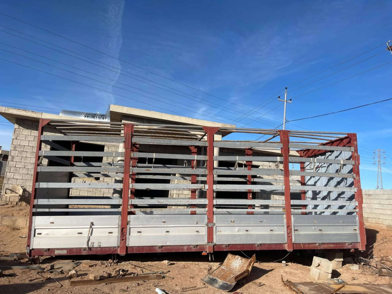 بۆدی لۆری تاک بۆ فرۆشتن 
ئی سەر ڕینۆی ئەوروپیە 
720درێژە چادری لەگەڵە 
***********
***********
