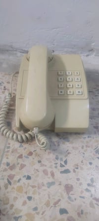 تلفون أرضي انتيكة