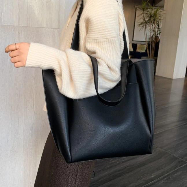 • السعر: 10 آلاف دينار فقط! 💰
• الخامة: نختارلكم أفضل الخامات بلمسة عصرية.
• التوصيل: متوفر شحن لكافة محافظات العراق 🚚 (لباب البيت).
للحجز والاستفسار:
💌 راسلونا على رسائل الصفحة (خاص).
 #جنط #MyBag #حقيبتي #بابل


**إذا كنت صاحب هذا الإعلان وتريد حذفه لأي سبب، رجاءا أرسل رسالة إلى الدعم الفني**