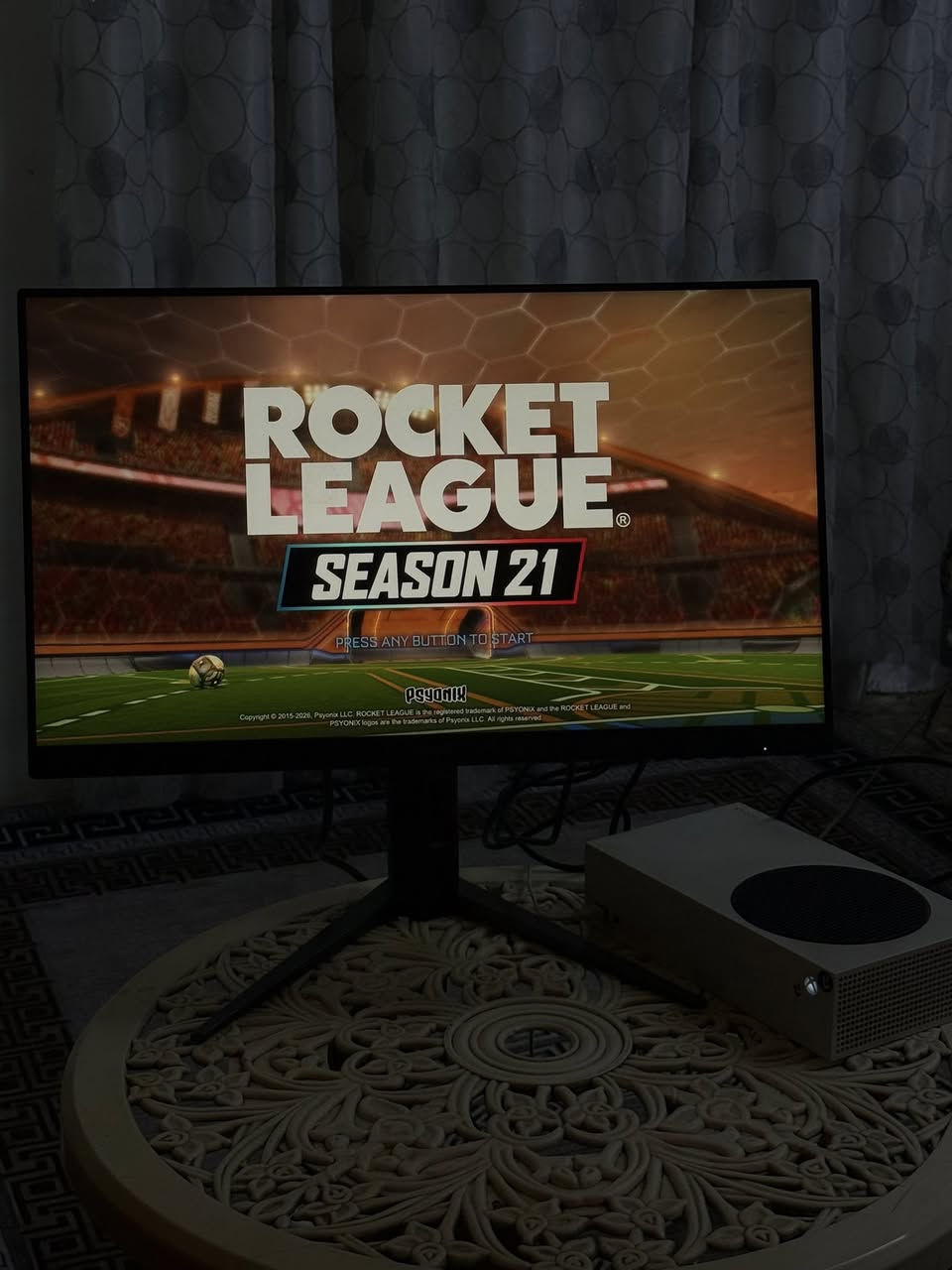 شاشة Aoc Gaming مستعملة
مواصفاتها
180Hz 
1MS 
IPS 
ستاند متحرك + لوحة تحكم باعدادات الشاشة + كارتونه ووصل الشاشه ، مثل ماموضح الكارتونه مهموله بس تكدر تنضفها

اخذتها ب 146 دولار
رايدها ب 170 الف ونظافتها كدامكم واليشهد الله على الفحص
مكاني بغداد الغدير شارع الضريبة 
الرقم للتواصل واتساب - ***********
ماعندي توصيل
