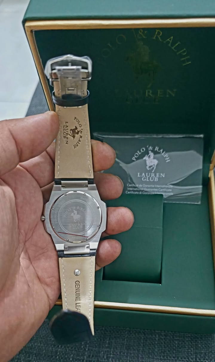 بولو رالف قطر ٣٧ *٤١  دزاين ايطالي مكينه ياباني
قشطه 
ظهر حفر 
مينا نوادر جدا لومينوس 
سمك ٥ ملم


**إذا كنت صاحب هذا الإعلان وتريد حذفه لأي سبب، رجاءا أرسل رسالة إلى الدعم الفني**