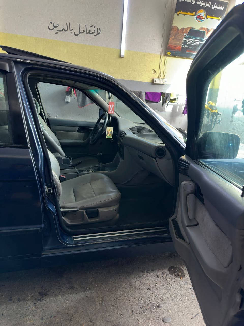 سياره بي ام حجم ٥٢٠ موديل ٩١ سنويه ل ٢٩رقم انكليزي كير عادي محرك كبس تخم تاير جديد جاهزه ***********
