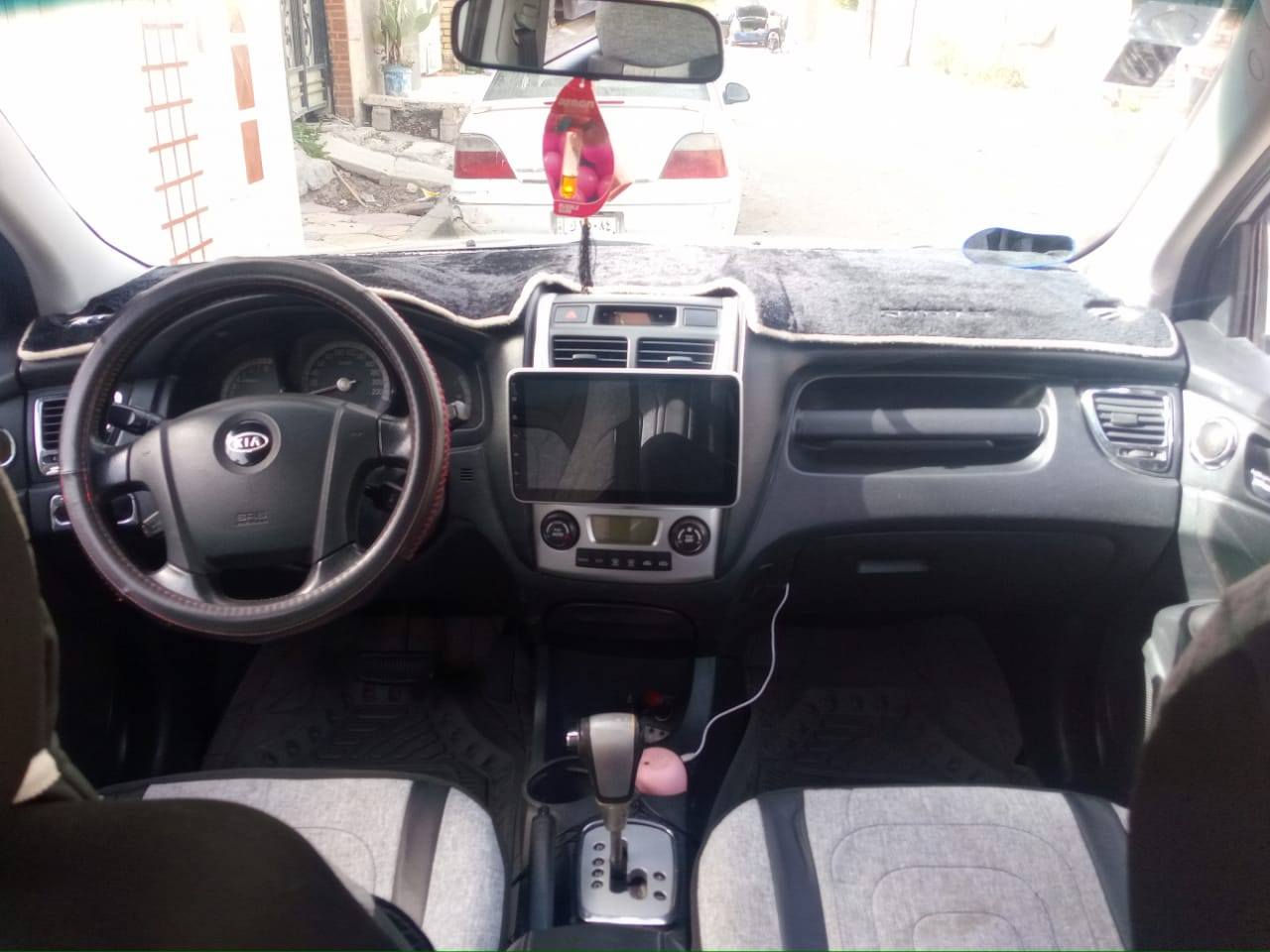 السلام عليكم سيارة سبورتج 2009 وراد خليجي  ماشية 200كم مكينة 2000 سيارة خير من الله تبريد حدادة وصدر  
فتحة بانوراما
مري شفط
سيارة خير من الله 
السعر 125 ورقة وبيهة مجال 
الرقم ***********
