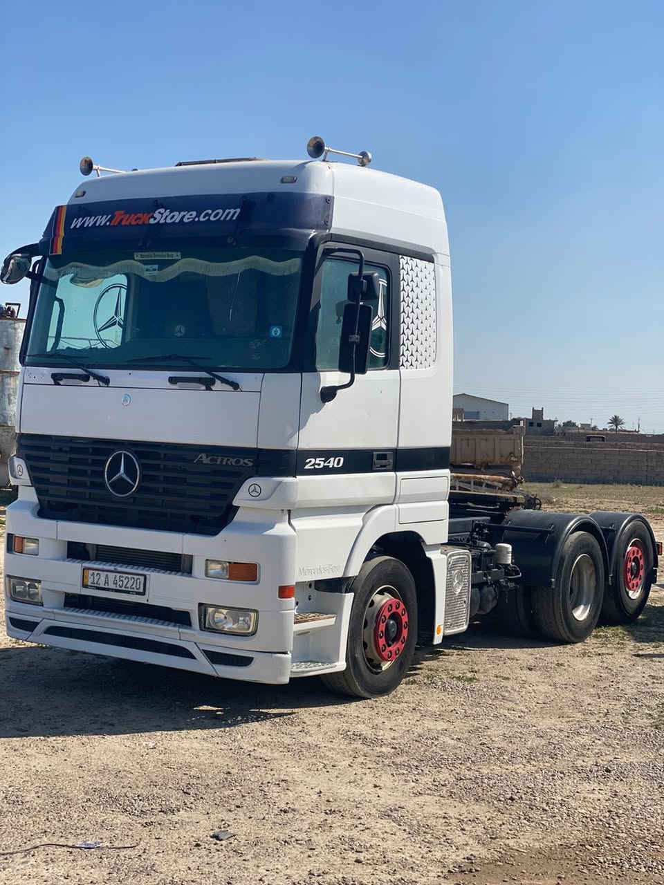 السلام عليكم ، سنگل للبيع رقم نينوى مشروع وطني مربوط صهريج تكيال ٤١ الف 
مكاني سامراء 
السعر ٢٨٠ بيها مجال 
*********** 
0772900396
