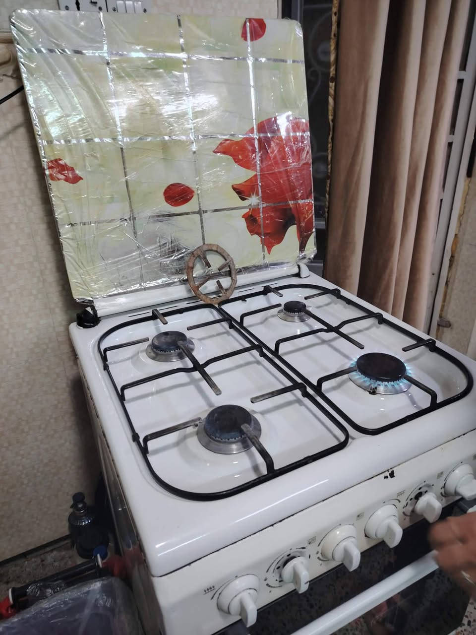 طباخ للبيع ٤ عيون مع فرن السعر ١٢٠٠٠٠ وبيه مجال مكان الموصل الايسر


**إذا كنت صاحب هذا الإعلان وتريد حذفه لأي سبب، رجاءا أرسل رسالة إلى الدعم الفني**