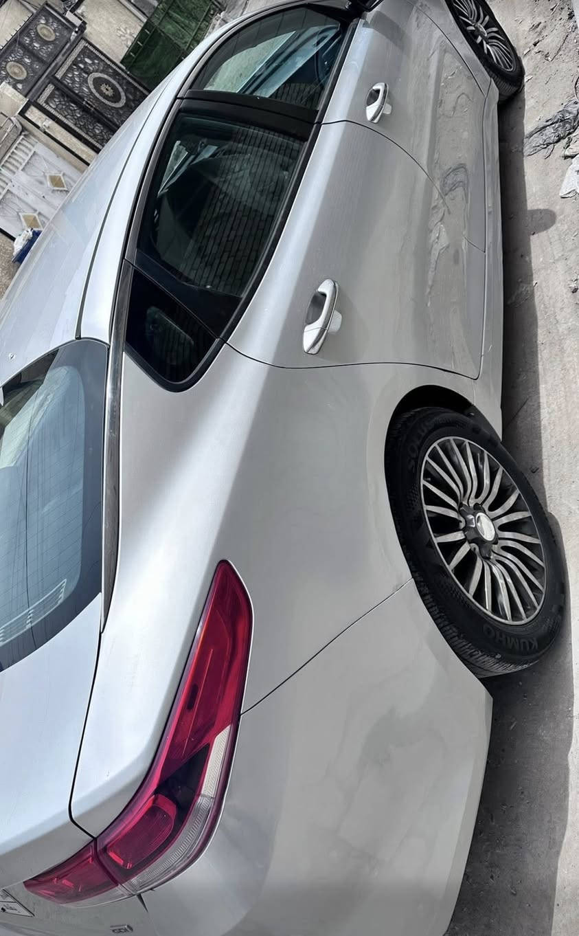 من رخصه الادمن كيا أوبتما 2017 وارد أمريكي سياره المواصفات العاديه
سياره حادثها بابتين جهه السايق مصبوغه الصفحه 
وبالعراق هنا انطخ عندي البنيد وبدلته والقديم موجود بالصور الي يريده ياخذه يصلحه ويرجعه بس اني ع الاستعجال جبته وخليت جديد نفس اللون 
السياره بيها ملاحظات تكحيل شي يعني انت ترتبها 
كير ومكينه خير من الله 
عارضها 110 وبيها مجال 
***********
العنوان بغداد الدولعي سياره بأسمي
