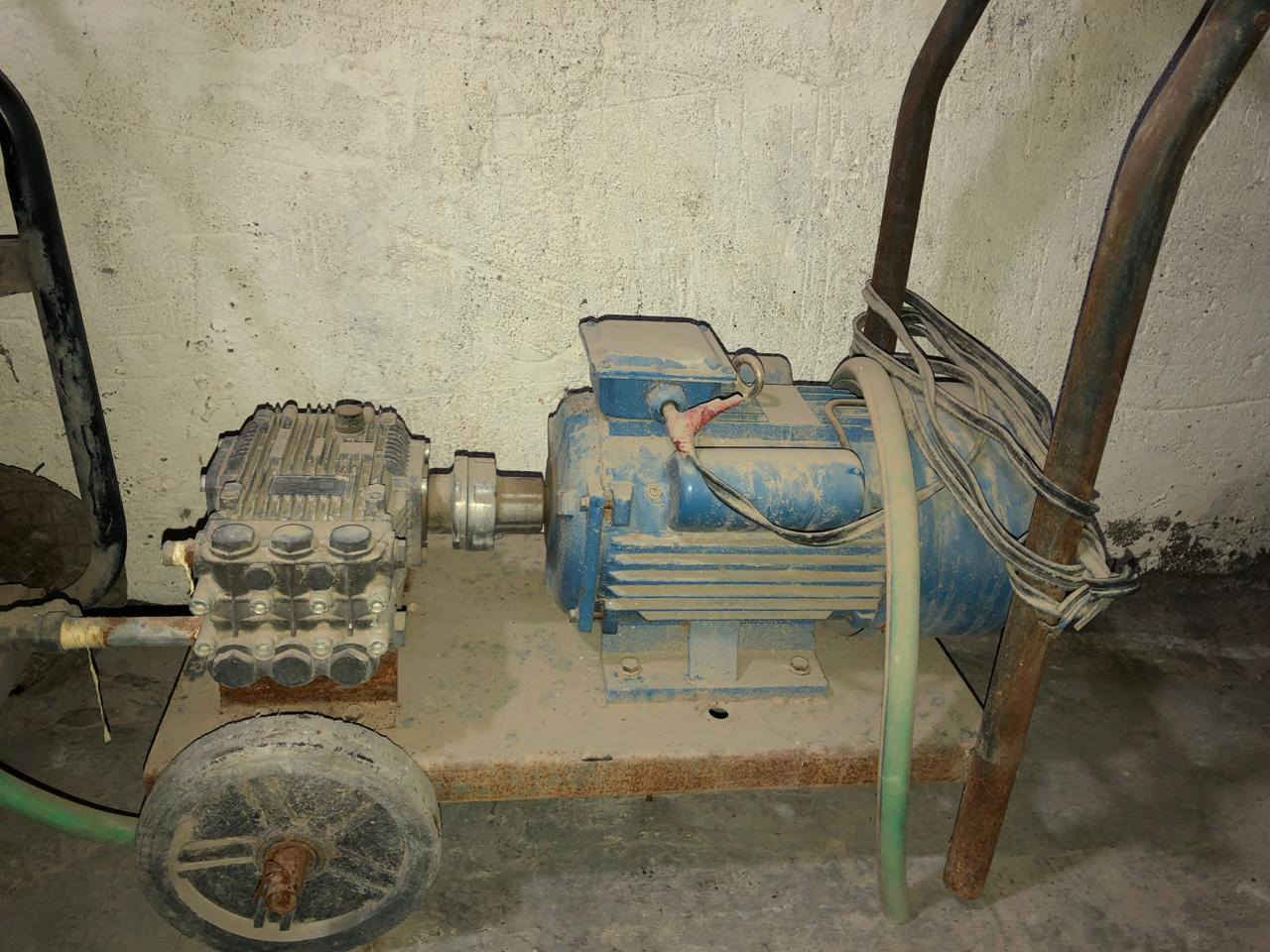 غراض غسل
مستخدمة شهر تقريبا
ومتروكات صارلهن فترة 

ماطور ماء كاز 

السعر ٧٥٠ 

ماطور ماء كهربائي 

السعر ٥٥٠ 

الأسعار بيهن مجال حك الجية 

عنواني ديالى بعقوبة ***********
