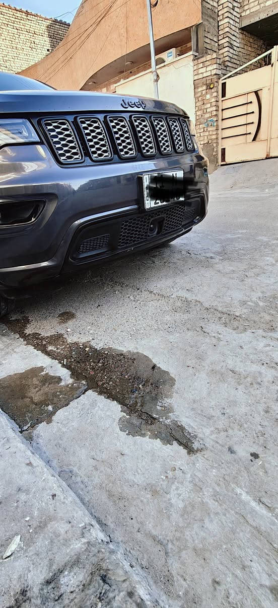 السلام عليكم جيب جراند شيروكي بلاك توب فور ويل موديل 2021 حادثه مرفق بالمنشور والسونار كذلك  جاملغ وبنيد بدون دواخل مواصفات رادار امامي وجانبي كشنات جلد تدفئة توقف ذاتي اتو  هولد  اتو بريك حساسات خلفية هوك خلفي مكينة 3600 كفاله هية والكير ماشية  77 باسمي رقم جديد وهزه جديده مكاني بغداد السعر 205وبيه مجال للشراي الاتصال ***********
