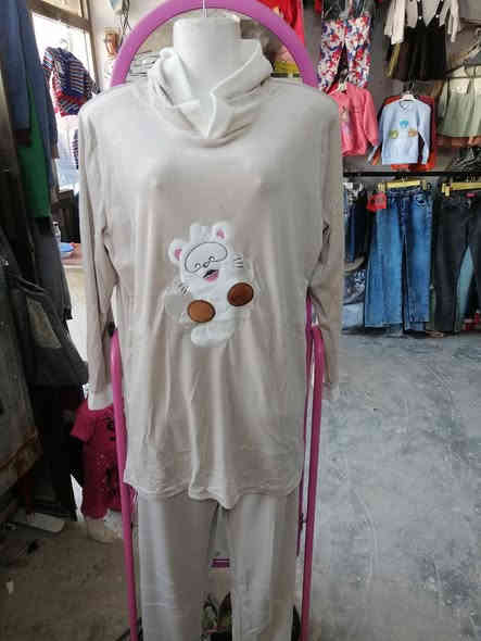 #تراك قديفه نسائي 
#قياس نسائي ل٣xحسب اللون
#السعر عرض خاص قطعتين ب١٨الف 
#يوجد توصيل مجاني داخل الفلوجة في استلام الطلب فقط فقط
#العنوان_فلوجة_حي الشهداء شارع مرطبات مشمشه قرب متوسطة المفاخر مقابل نقطة الشرطه سابقا
#للحجزخاص او واتساب ***********
***********
