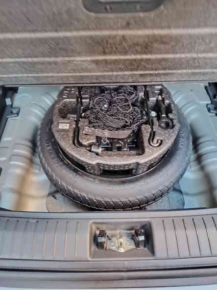 السلام عليكم
هونداي كونا 21  
رقم بغداد 
مكينة ٢٠٠٠ دوش المرغوب
ماشية ٣٧ ميل 
لد نهاري 
رادار امامي
تحديد مسار 
مانع تصادم
رادارات جانبية 
شاشة 
كاميرا خلفية
3 مودات للقيادة
ارضيه جلد
مكان السيارة بغداد - الحرية
***********
