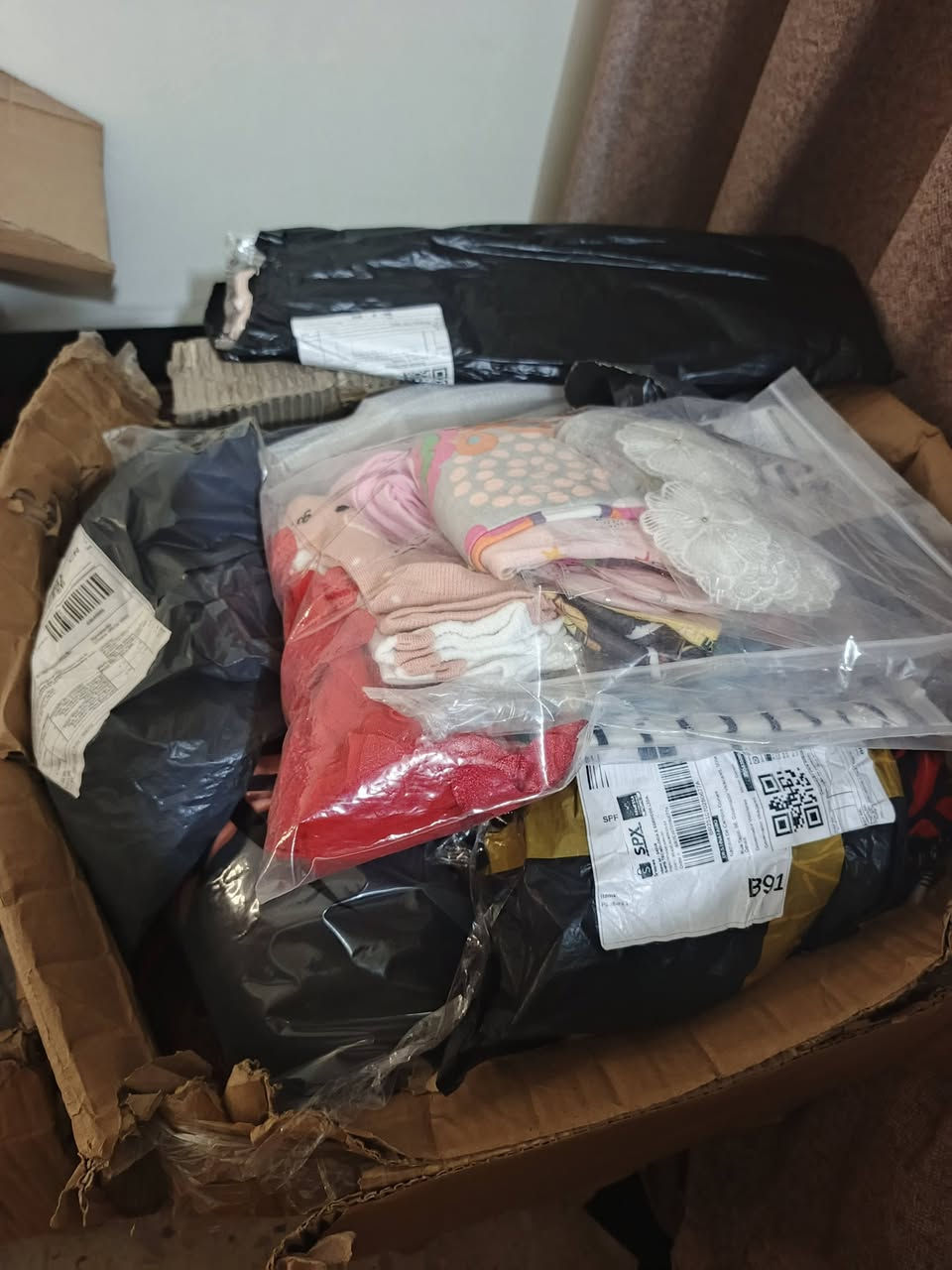 شلعه بديات +دريسات +ملابس اطفال+العاب اطفال كلشي بيهن تقريبا فوك 30كيلو
تواصل واتساب ***********
