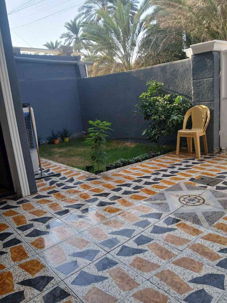 للبيع دار المساحة ١٤٠ واجهة سبعه ونص كراج وحديقة مكون من غرفتين نوم صاله ومطبخ حولي ترك خلفي العنوان بغداد الراشدية مركز الناحيه قرب أسواق السدره أول فرع  باقي التفاصيل بالفيديو هاتف ***********
