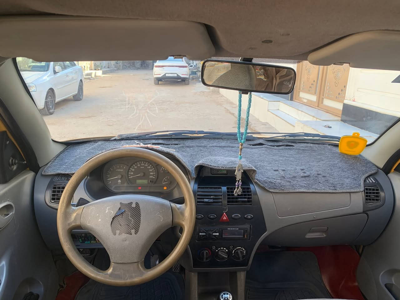 السلام عليكم طيبة موديل ٢٠١٥  سياره نضيفة وما متعوبة كير جديد مكينه خير من الله  حدادية جديدة دبلات جدد تخم تاير جديد السياره بيه خشم الجاملغ بارد ولهلالات الخلفية معمره باقي سياره باقي السياره مكفولة  السعر ٣٧ وبيه مجال قليل العنوان كربلاء ***********
