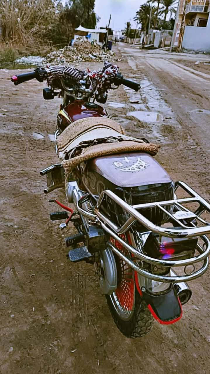 تايكر للبيع موديل 24
ماناقصها شي 
مكينته ناعمه
كهربائيات كله شغاله
راسلني واتساب انيطك باقي تفاصيل ***********
