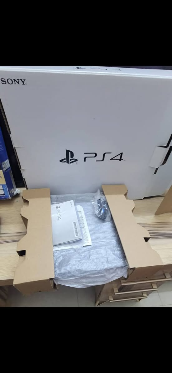 السلام عليكم( مكلف بالنشر )
للبيع بلي ستيشن 4 سلم ذاكره 1 تيره الجهاز اون لاين غير مفتوح ولا داخل تصليح مع 4 جويستك 2 اصلي و 2 تجاري مع لعبات عدد 2 السعر 300 الف مكاني بغداد الكراده ماعندي توصيل 
التواصل مع الرقم ( ***********)
