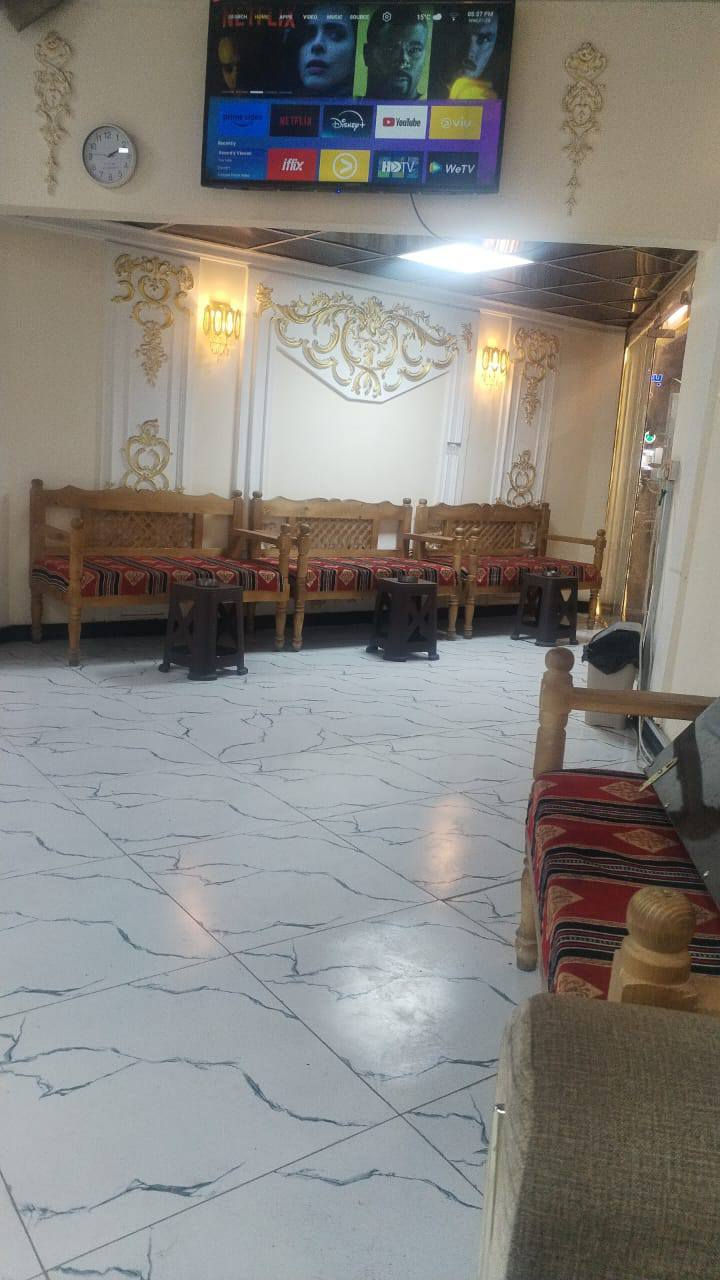 🏦 محل تجاري للايجار او البيع في الكرادة داخل
👍 يصلح ان يكون كوفي شوب او مطعم او سوبر ماركت
♦️ المساحة 175 م 
♦️ المحل زنجيل يحتوي على مدخلين امامي وخلفي 
ويحتوي على صالة كبيرة ومطبخ وخدمات صحية وغرفة مبيت عمال 
✅ سعر البيع 5 دفاتر ايجار السرقفلية 1,750,000
✅ الايجار بدون سرقفلية 3,500,000 
☎️ للاستفسار 
***********
