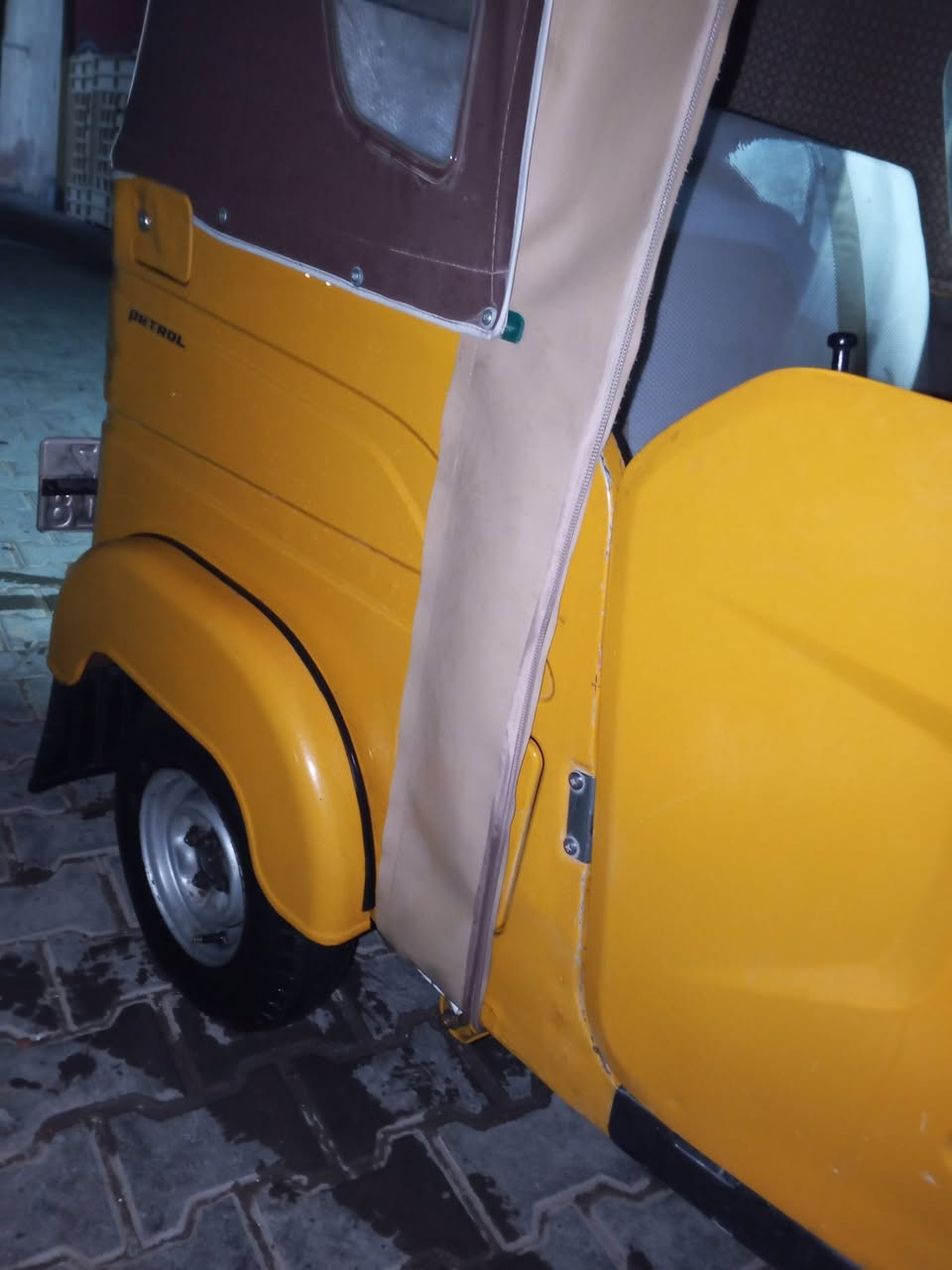 سلام عليكم تكتك 21شهر ال 6رقم نكليزي كفاله عامه دوشمه جديده مال كوستر مكاني بغداد حي النصر رقمي ***********
