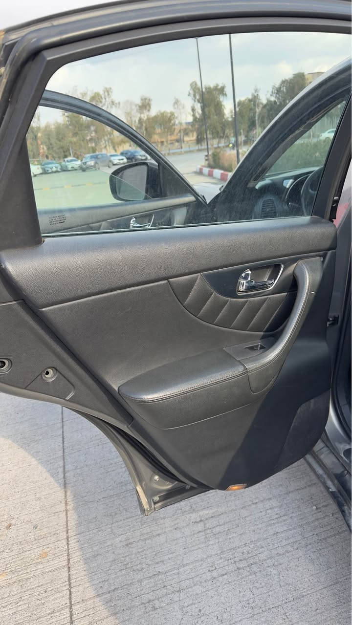 السلام عليكم انفنتي fx35رقم اربيل مودي2010وارد امريكي جايه بدون اي ضرر بس صار بيها بل عراق نص باب خلف السكن ونص جاملغ صبغ  كير ومكينه وصدر بشرط  السعر 115 الموقع اربيل *********** أربيل, العراق
