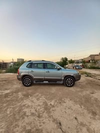 توسان ٢٠٠٦ ٦ سلندر  مكينه الفين وسبعميه صرف مابيه خير من الله مصبوغه ح...