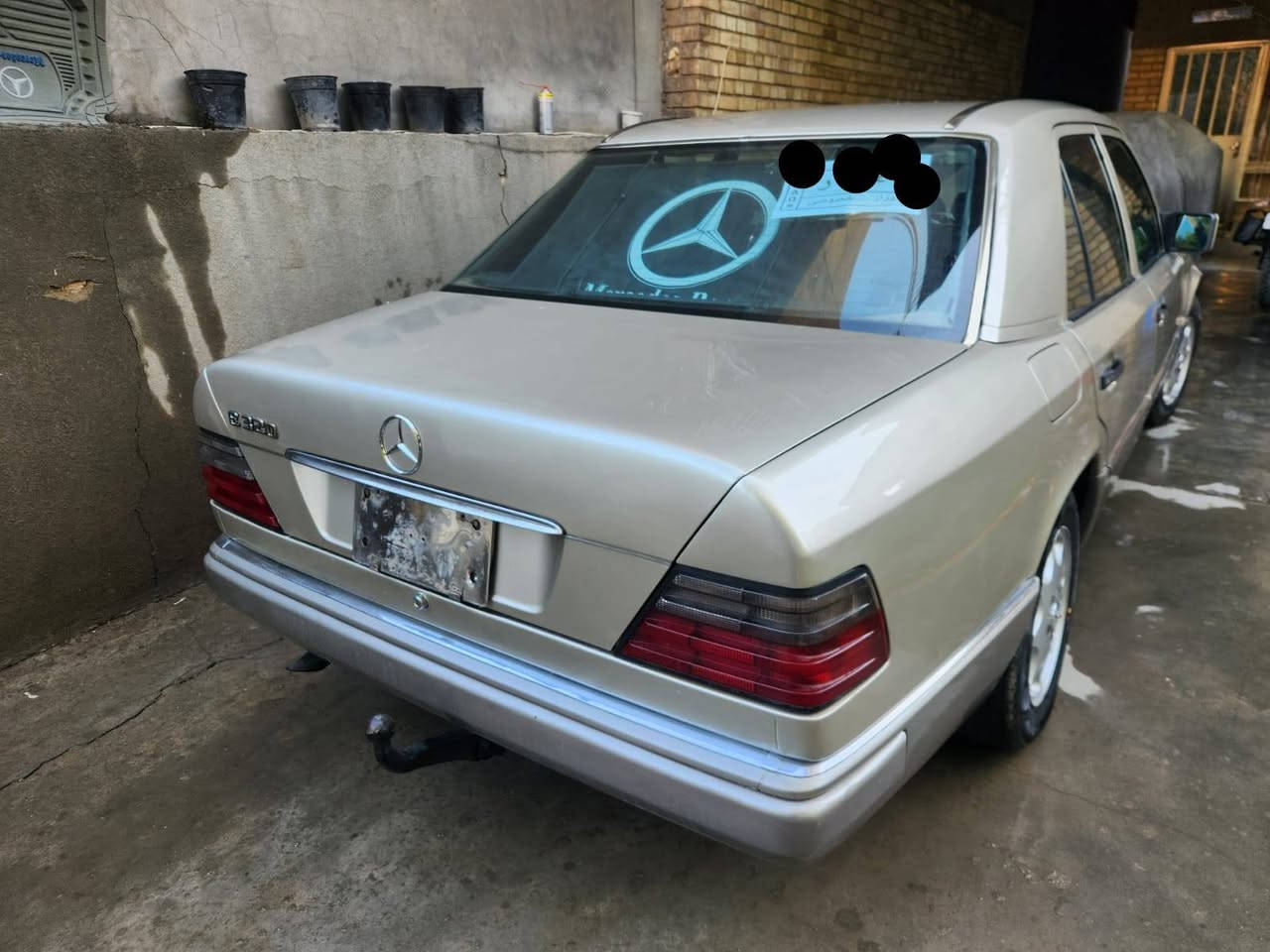 السلام عليكم ورحمة الله وبركاته
مرسيدس بيبي شبح محرك خراطيم موديل 91 شمباني رقم بغداد انكليزي  اللون لونها مميز جدا جاهزة من كل شي .
* محرك خراطيم ٣٢٠ وكير بحالة ممتازة  .
* كهربائياتها كلها جاهزة من كل شي راديو اريل ويا السويج .
* تبريد شغال .
* تخم تايرات نظيف .
* ويل كبات شكل التفاحة .
*  بيبان سنتر لوك  .
* غرفة مخمل ودواخل صاج رئاسي .
* ٤ جامات كهربائي  . 
* سلايد روف شغالة طكتين .
* دبل هورن 
* هوك خلفي  .
* رقم بغداد  انكليزي دولي   .
*  باسمي وسنوية وهزة جديدة. .
* تعمل بالبانزين + منظومة غاز حكومية  .
* باتري جديد .
*  نوزلات فيتبمات كلها نظيفة  .

*  ( قواعد دبلات ( سليمة بدون تعمير وسليمة من  الخياسات   .
 
*  مكان السيارة بغداد - الحارثية 

*  وللاستفسار عن السعر يرجى التواصل مع الرقم
***********
( غير متواجد على الفيس )
