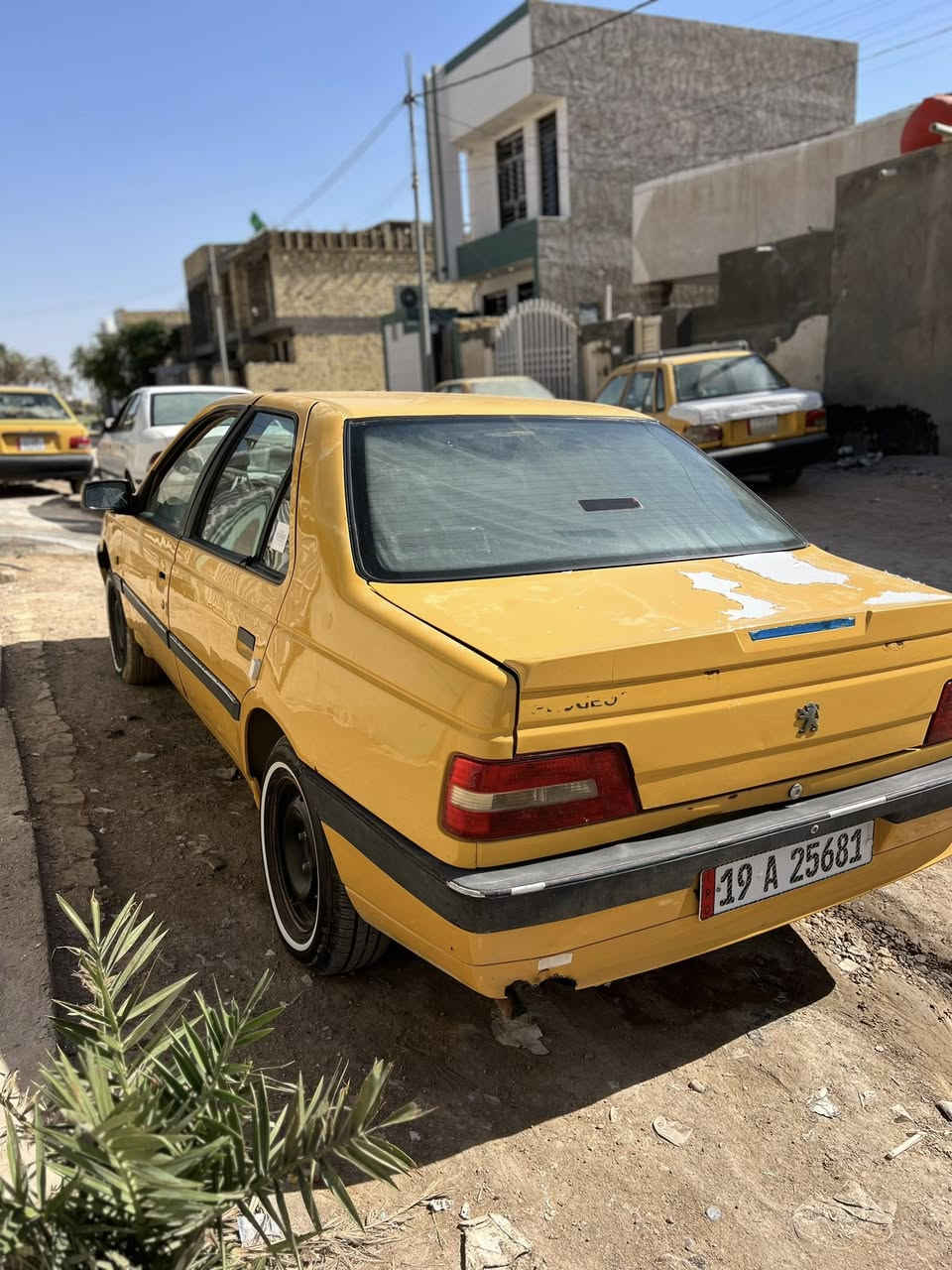 السلام عليكم بيجو أكد 2016 السياره استعمال شخصي تبريدها شغال خير من الله وحداديه تمام مكينتها زينه  مكفوله كفاله عامه حتى من الصبغ  تخم تاير جديد خياسات بيها بس مو هواي تحويل ثاني يوم للاستفسار اكثر *********** عنواني بابل مركز سعرها 40 وبيها مجال
