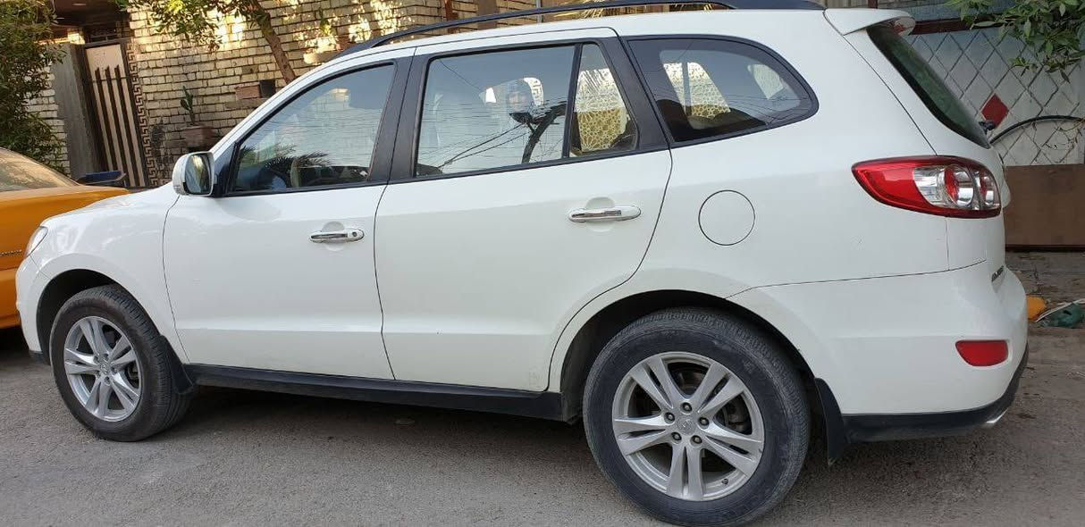 سنتاڤيا 2012 بيضاء بغداد للبيع
4 سلندر // 7 راكب // تبريد 3 قطع // بصمة وفتحة // كشن السايق كهربائي .....الخ باقي مواصفات ال12 
بيهة صبغ كما موضح بالسونار بدون حادث فقط راشين مادة بطش ، بيهة كم شخطة ودعامية الامامية بيهة ضربة تتصلح او تتبدل بيهة طخة بالبگ لايت موضحتهة بالصور السعر 125 وبيهة مجال ممكن مراوس بأحدث الشراي يتصل على الرقم *********** ماكو واتساب حتى بس الجاد يتصل 😇 ،
