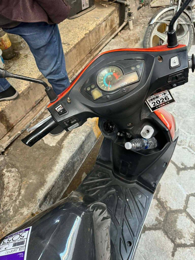 السلام عليكم ورحمة الله وبركاتة للبيع  سايم نحله موديل 19 مسجل وبيه سنويه لسعر 11 ونص دراجه حلوه ونضيفه ومكفوله متواجد بل سوك او مراوس بسايم كير  مسجل للشراي اتصل ***********
