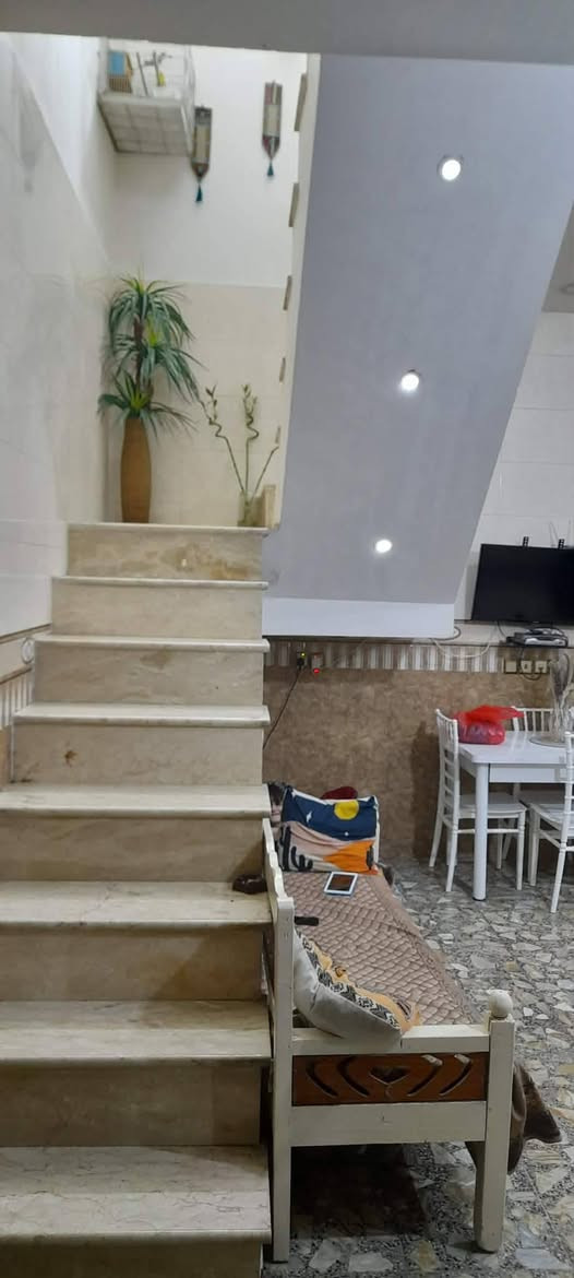 سلام عليكم بيت البيع 
بيت للبيع في الاف المفروز مساحه 62او نص طابقين كامل واجه 6او ربع نزال 10 طابق الارضي   ندخلين البيت ستقبال +حولي +مطبخ +حمام طابق الثاني غرفتين نوم قريب من شارع 15ثاني قطعه رقم العقار 1122/2/10
السعر 118او بي مجال  الي عنده عقار ضمن منطقة 2 10او 3 10مشتري جاهز ثاني يوم فتح بيان تصلو وات ساب او راسلو صفحه 
***********
***********

