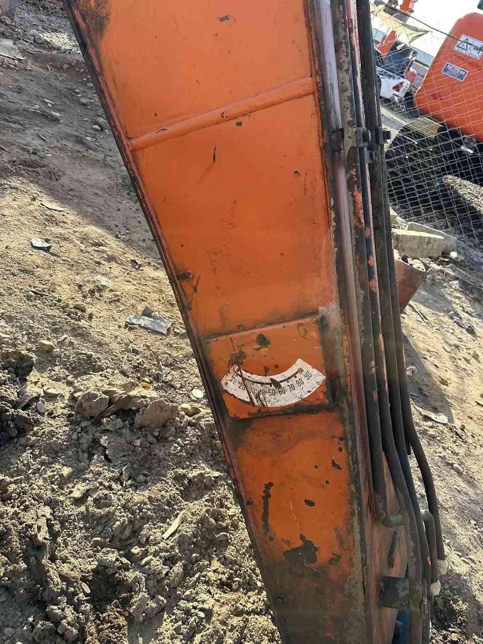 للبيع جب 16متر بلادي يرهم على جميع الحفارات الهيتاشي كامل وجاهز للعمل مانقصه اي شي السعر 60$ ورقه 
العنوان معرض سيد ابراهيم بابل الشوملي 
***********
