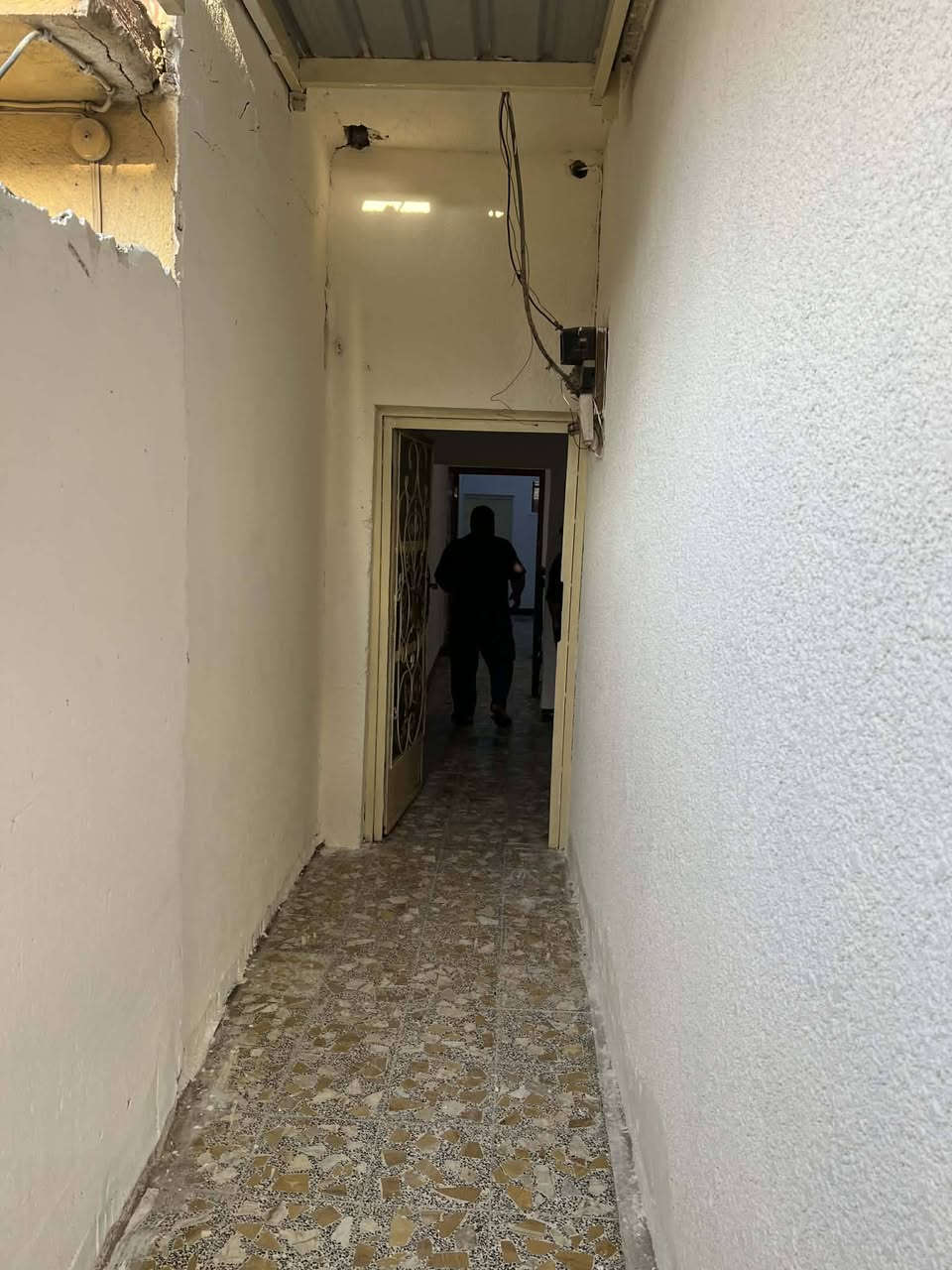 مشتمل للبيع مساحه 100م حي الزهور قرب شارع الجمعيه طابقين يحتوي على غرفتين نوم واستقبال ومطبخ وصحيات بيت نضيف جدا طابو صرف استفسار اتصل على
***********
***********
