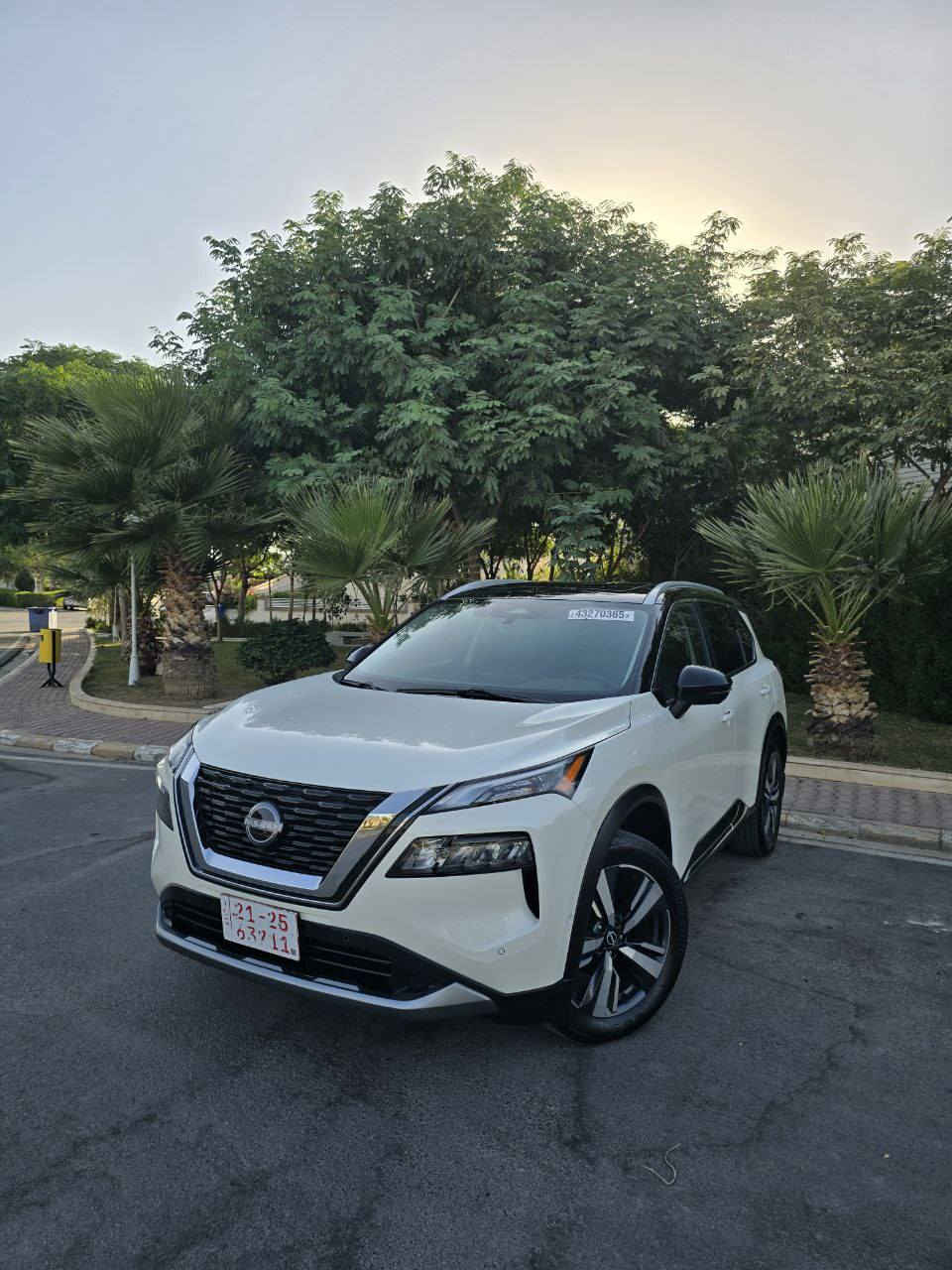 � للبيع | نيسان روج 2023 🇯🇵 | فل مواصفات 1/1 💯
( بعدها كاتى بدون رقم ) تترقم جميع محافظات كوردستان
1500 Turpo 
✨ (( مواصفات ملكية + حالة ممتازة ))

🔷 الموديل: 2023
🔷 اللون: صدفي (أبيض ملكي ) سقف أسود 
🔷 الحالة: واحد على واحد 🔥
🔷 العداد: ( 28 mil ) مشي أمريكا فقط

🛠️ المواصفات الكاملة:
✅ فل مواصفات من المصنع
✅ فتحة سقف بانوراما 🌅
✅ قير طيارة + شفتات خلف الستيرن 🚀
✅ تبريد وتدفئة  - قطعتين ♨️❄️
✅ حساسات أمامية وخلفية 📡
✅ شاشة وسطية + نظام ملاحة 🧭
✅ بردات خلفية 💎
✅ صندوق خلفي كهربائي 🔋
✅ داخلية فخمة جداً 🪑
✅ أنظمة أمان متكاملة: تحذير تصادم، نقطة عمياء، ثبات إلكتروني 🛡️

📸 ملاحظة:
📍 تفاصيل الحادث موضحة بالصور المرفقة كلين دعاميه أمامية فقط وأثناء التحميل صار بيها شخط موضح بالصور وتكحل على كده فقط

🔧 السيارة مخدومة بالكامل وجاهزة للسفر

📦 ما تحتاج صرف – ( فقط رقم )

📍 موقع السيارة: ديالى _ جلولاء

📞 للتواصل والاستفسار:
📱 *********** خناقين, ديالى
