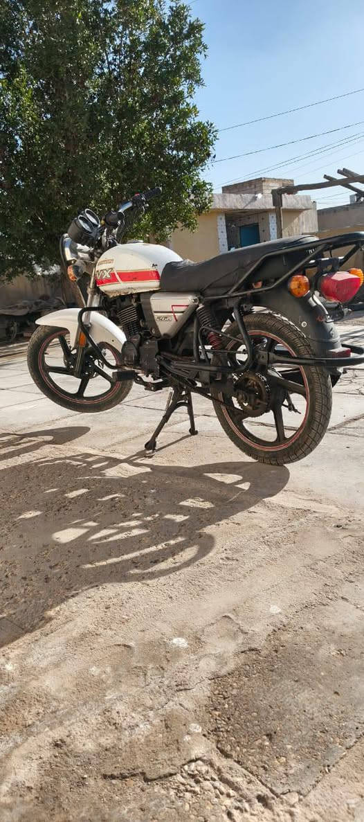 سلام عليكم دايون للبيع موديل 2023مفتوحه مكينه 200ماكس ماعوزهه شي كلهه شغاله جوه السوك الشراي يتصل المكان شطره ***********
