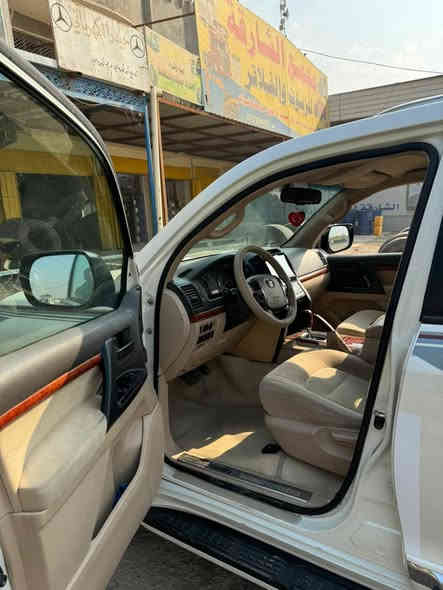 السلام عليكم 
لاندكروز 2013  كاز 8 سلندر رقم اربيل الجديد  سياره جانت مدرعه ومشيول الدرع منها بأسم شخصي غير مدرع في السنويه 
تخم تاير جديد سياره بدون صبغ ماشيه 91 الف حقيقي مكان السياره بغداد سعر 245$ للاستفسار ***********
