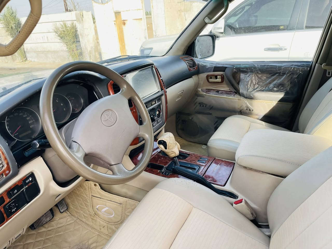 السلام عليكم للبيع لاندكروز ٢٠٠٤ فول مواصفات رقم بغداد أنكليزي باسمي تحويل مباشر السنويه ل٣٠ كير ومحرك جدد تبريد تدفئه شغال حداديه امامي خلفي جديد تخم تاير كهربائيات كلهه شغاله السياره بيها فقط صبغ  حزام بدون ضربه مكاني بغداد السعر ١١٧
رقم/***********
