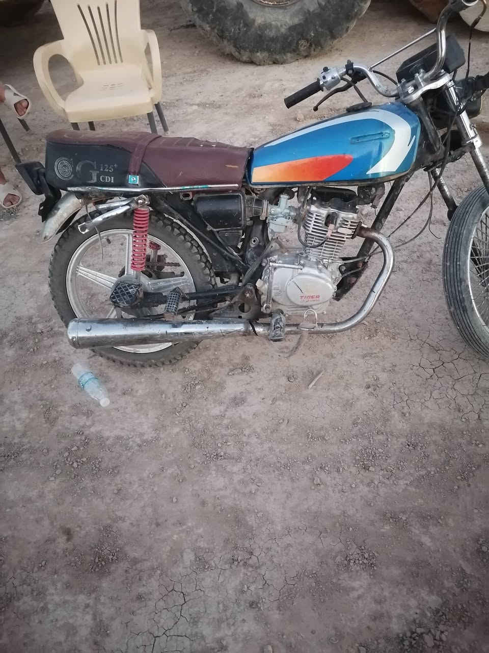 سلام عليكم دراجه ٢٠ بدون اوراق شغاله بس ابيع كوم حديد ١٥٠ مستعجل عل بيع لتواصل ***********@
