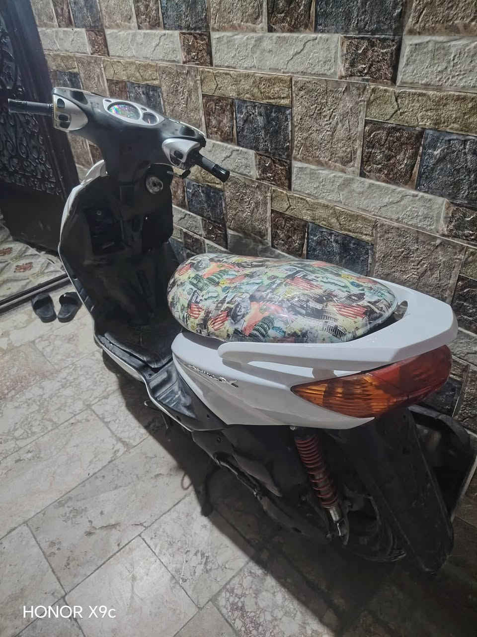 سلام عليكم  دراجة سكنس نثية ١١٠ دراجة كاملة من كلشي كشن توشمة كفرات تاي وان اشاير دراجة نكرة سلف  و هندر  عداد مال سرعة شغال ابريك   شغالة من كل الكهربايات العنوان بغداد حي اور.    السعر ٥٠٠ و بيها مجال. التصال على هاذ الرقم      ***********
