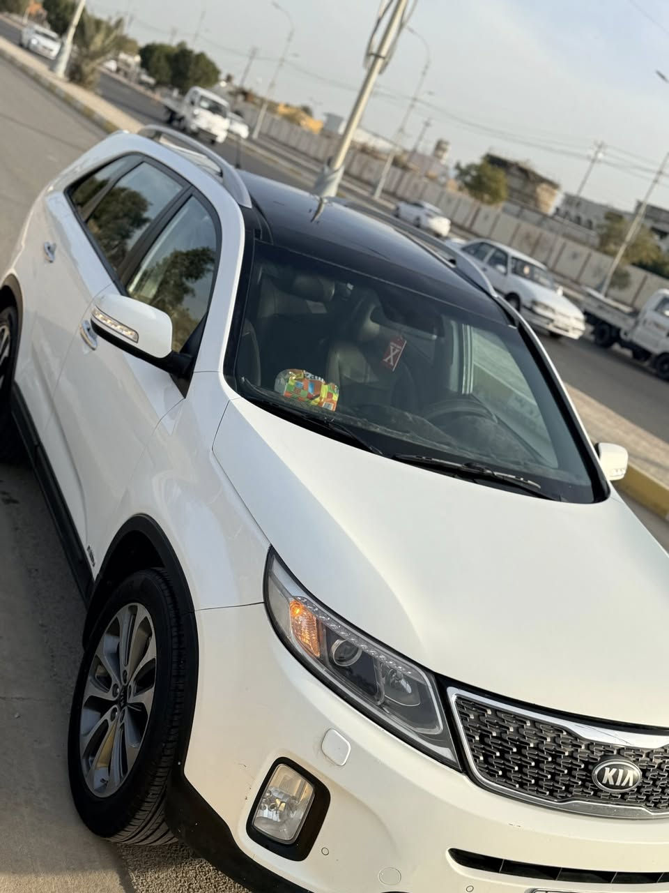 سورنتو 2014 كويتي 
فول مواصفات 1/1 
معروفه مواصفات لكويتي 
بنرامه 
V6 
بصمه 
بزاز لايت 
داخل قرميد 
بردات خلفيه 
ويل كروم 
7راكب 
3 قطع تبريد 
ترحيب سورنتو 
مري شفط 
فول 1/1 معروفه لكويتي بعد 
سياره جديده مال جناي الف مذب عليها 
سياره جاهزه 
بيه صبغ لبنيد بدون دواخل 
سعر مناسب 170 وبيها مجال للشراي 
عنوان رمادي 
***********
