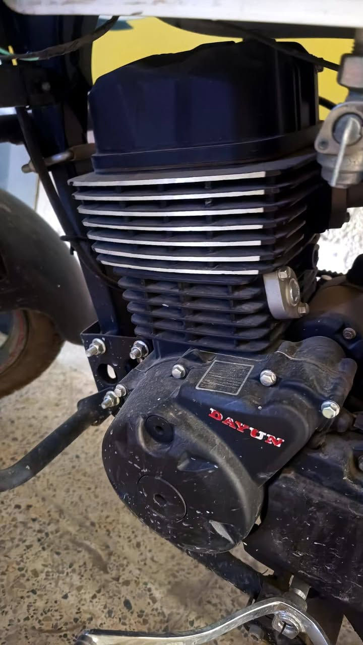 دايوان للبيع دراجة
رقم بغداد انكليزي سنويه بأسمي 
دراجه خير من الله 
مكينه 200cc بلادي ملعوب بيها و دهن اديرلها كله ليكي مولي اصلي 
ضوه ليد 10٫000 واط عالي و ناصي بالمازده 
كير و مكينه مكفولات 
اشاير شغالات كلهن
بيها مساطر ليدات خلفيات مال اشاره و مال اناره 
و بيها انارة RGB سمارت تنطي الوان متغيره على المكينه و الارضيه
زوج تايرات جديد باكستانيات اصلي
زنجيل مال بطح ربلات 
بريك امامي ABS
بريك خلفي بنزات 
الدراجه فووول نظافه تاخذها كبل تشتغل بيها كلشي جاهز بيها حتى ستاند تلفون اصلي بيها و شاحنه و كيبل 

تفاصيل تواصل وياي علخاص او اتصل بيه على الرقم 
***********

مكاني بغداد
