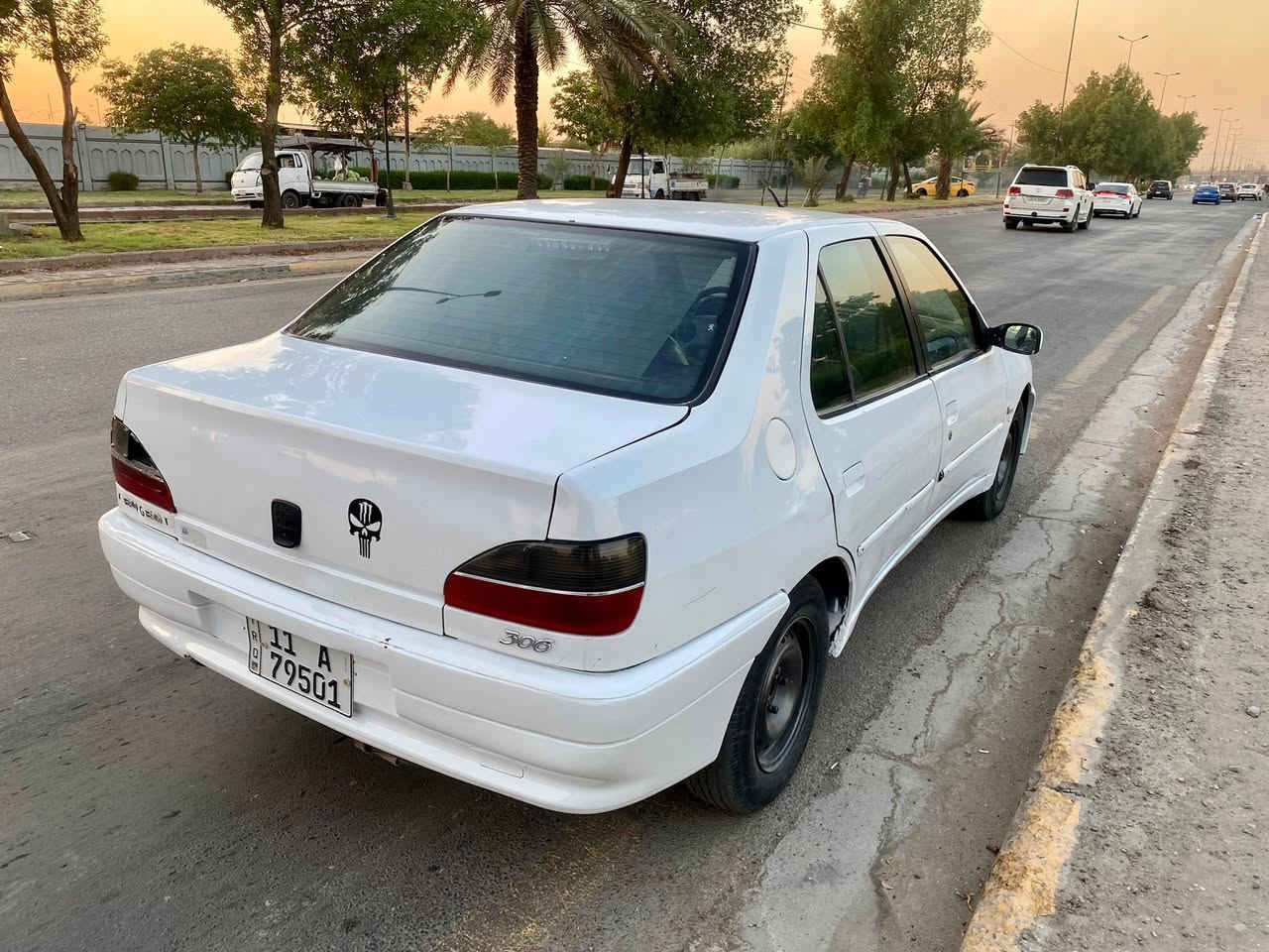 سلام عليكم
بيجو فرنسي 306 رقم بغداد انكليزي باسمي سنويه لل30 
جهازه من كلشي كير مكينه صدر كهربائيات تبريد 
بيهه بارد بالجاملغ الامامي مال سايق والباقي كله مكفول مكان بغداد البياع 
سعرهه مناسب 
***********
