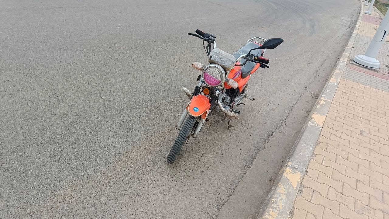 موطور دايوان للبيع كله شغال بس الاشاير عاطله 
موجود بالرمادي 
للاستفسار : ***********
