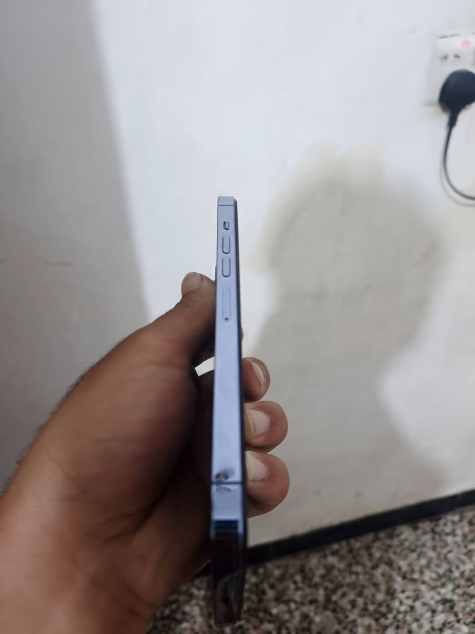 جهاز 13-برو ماس ذاكرة ميتين سته وخمسين _
جهاز مبدل شاشه اصليه _سغر خمسميه وخمسين وبي مجال _ 
رقم هاتف ***********
