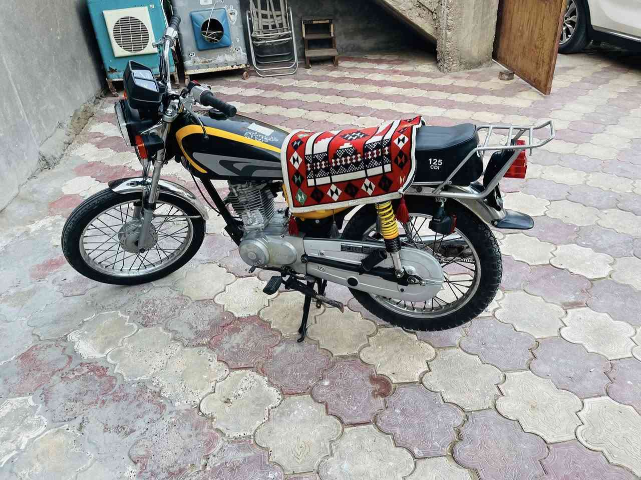 السلام عليكم ٤كير ‏موديل 2014 دراجة مكفوله من كل شي  معميره كل جديد محرك لا نيضيح ولا تبخير ولا تنقيص كهربائيات  جديد ا أوراق صولي بيه نقص ٢ورقه السعر ٣٠٠بيه مجال مكان طوريج ***********
