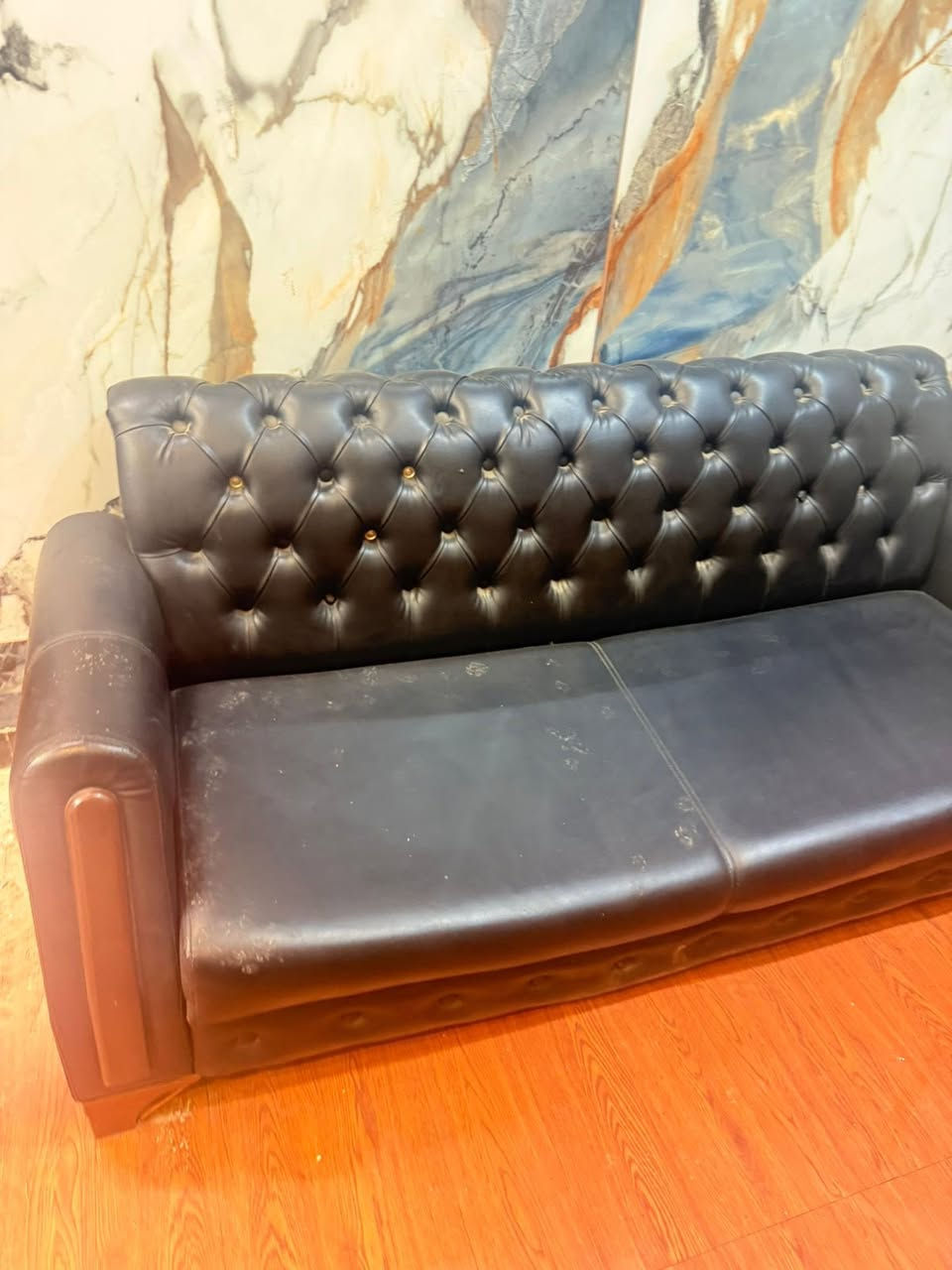 سلام عليكم تخومه ثنين مكتبيات سعر الواحد ٣٥٠ الف وبي مجال بسيط حك الجيه مكان بغداد الحريه بشارع المدارس بدايت الثانيه 
رقم ***********
