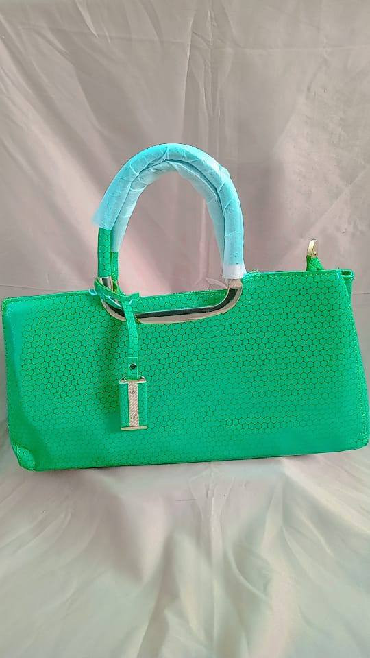 #حقائب_نسائيه_ماركات_عالميه_باحجام_مختلفه
#طلبج_يم_اوركيد
احله كولكشن للعيد ببأسعار جدا مناسبة
ماعليكي بس تراسلين وتدللين ☺️


**إذا كنت صاحب هذا الإعلان وتريد حذفه لأي سبب، رجاءا أرسل رسالة إلى الدعم الفني**