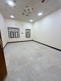شقة طابق أول • موقع تجاري • ١٢٠م