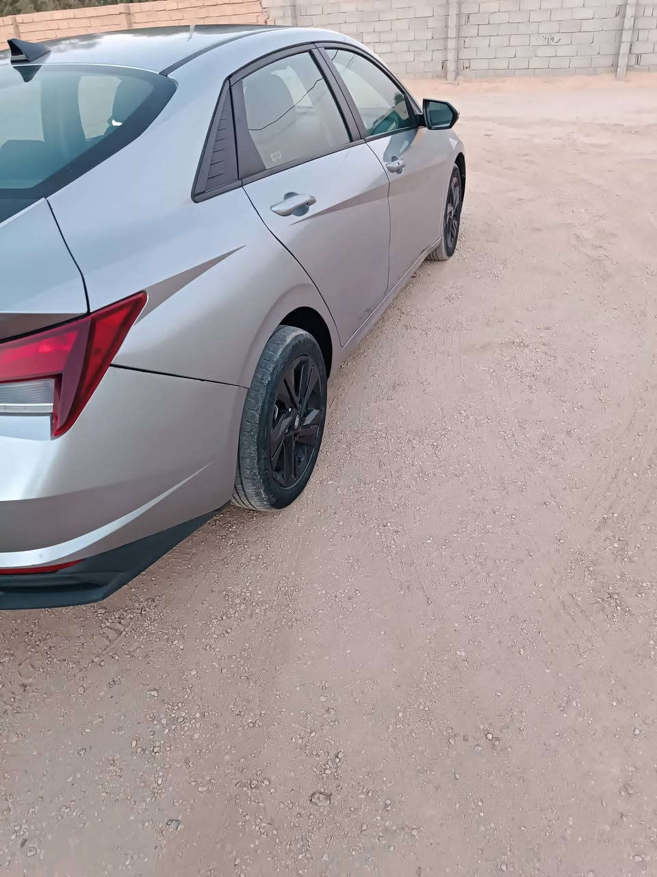 النترا موديل 21 اشتريتها من اربيل مكفوله وسويت حادث صفحه ورجعتها على الشركه غلاض كلها اصليه وسستم ايرباك تبريد ومكينه وكير فول وبجم كبس السياره ما سويت رقمها كاتي مطلوبه غرامات اليشتري يصفيها السعر 90 ورقه وبيها مجال بسيط رقم الموبايل ***********
